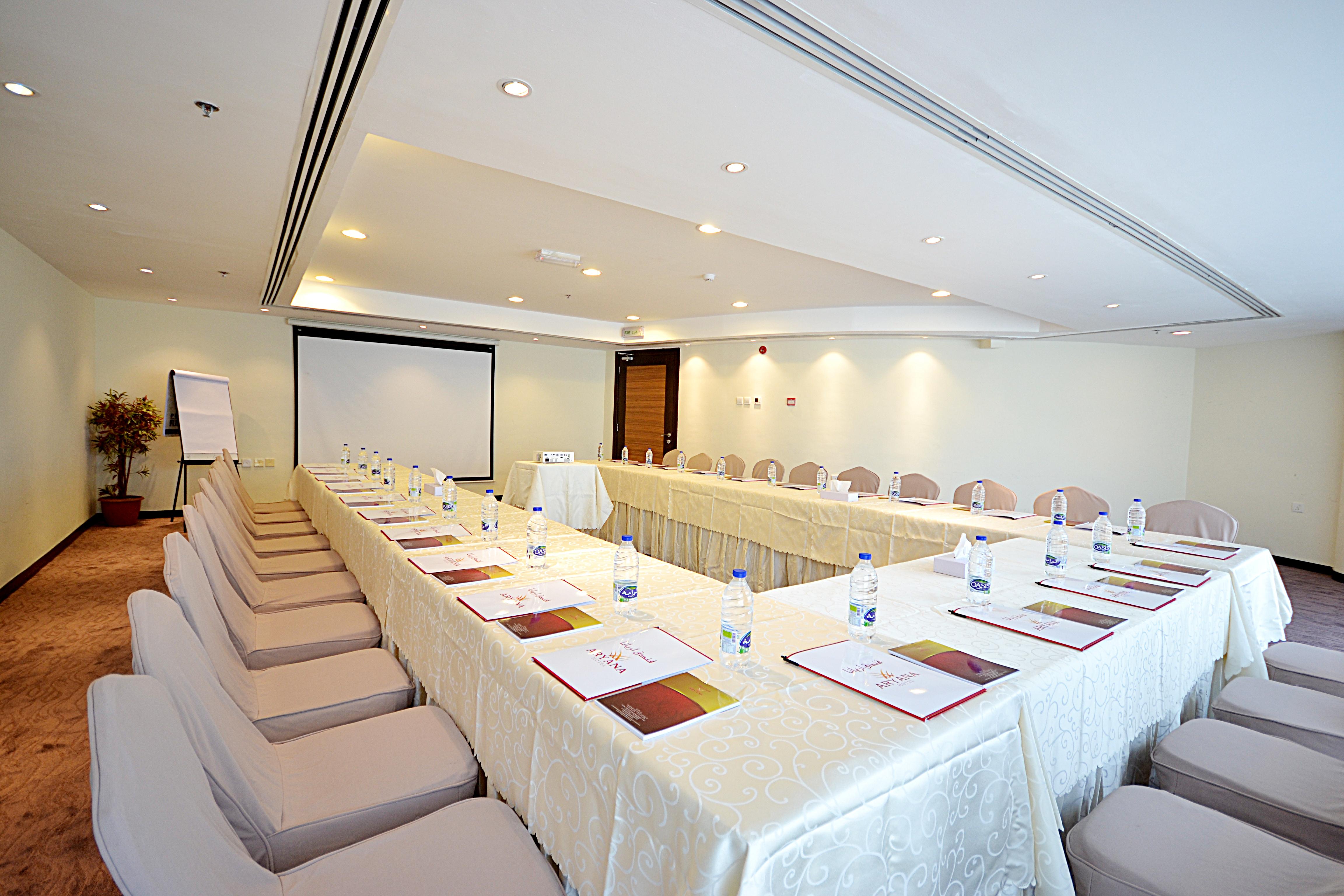 Aryana Hotel Шарджа Екстериор снимка