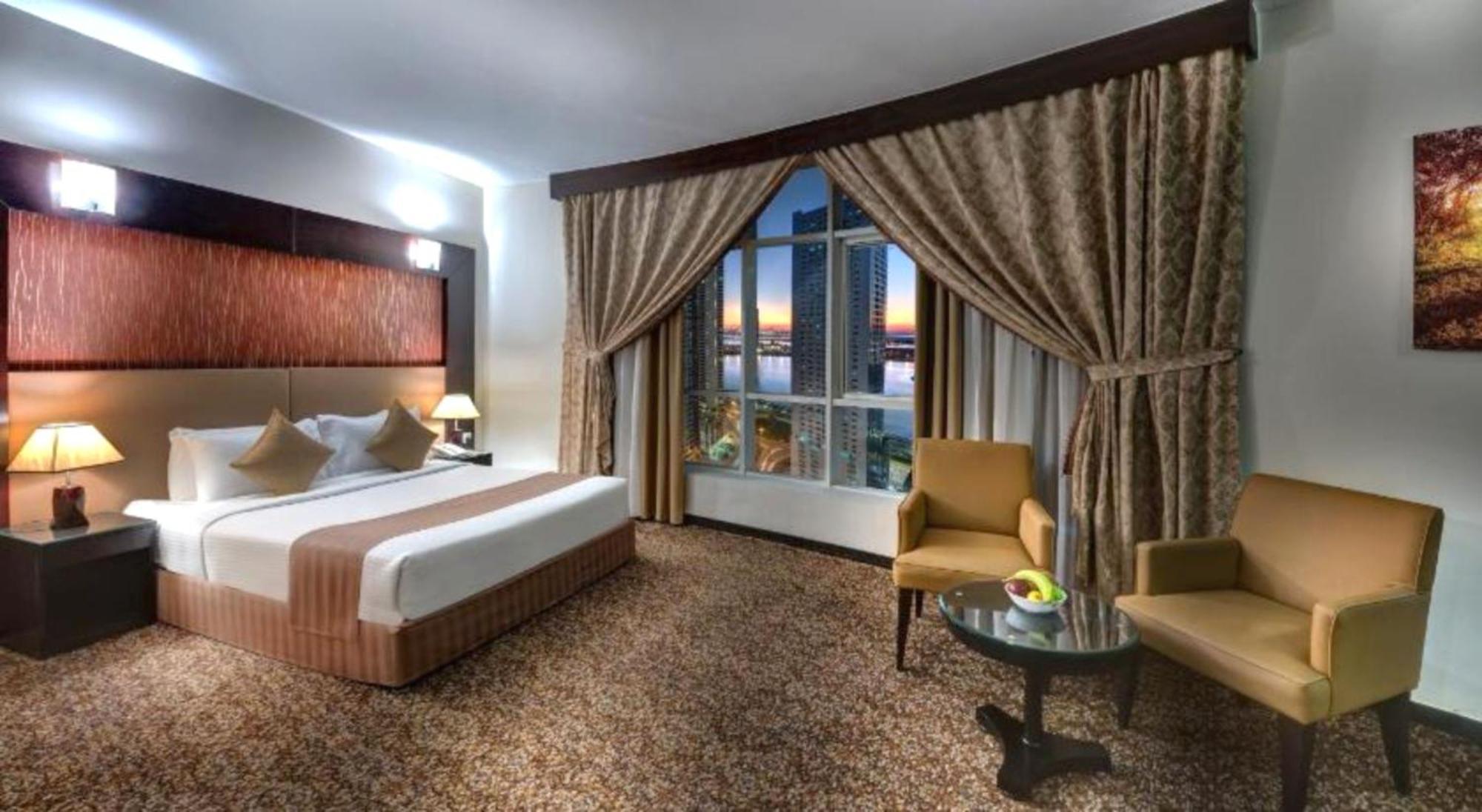Aryana Hotel Шарджа Екстериор снимка