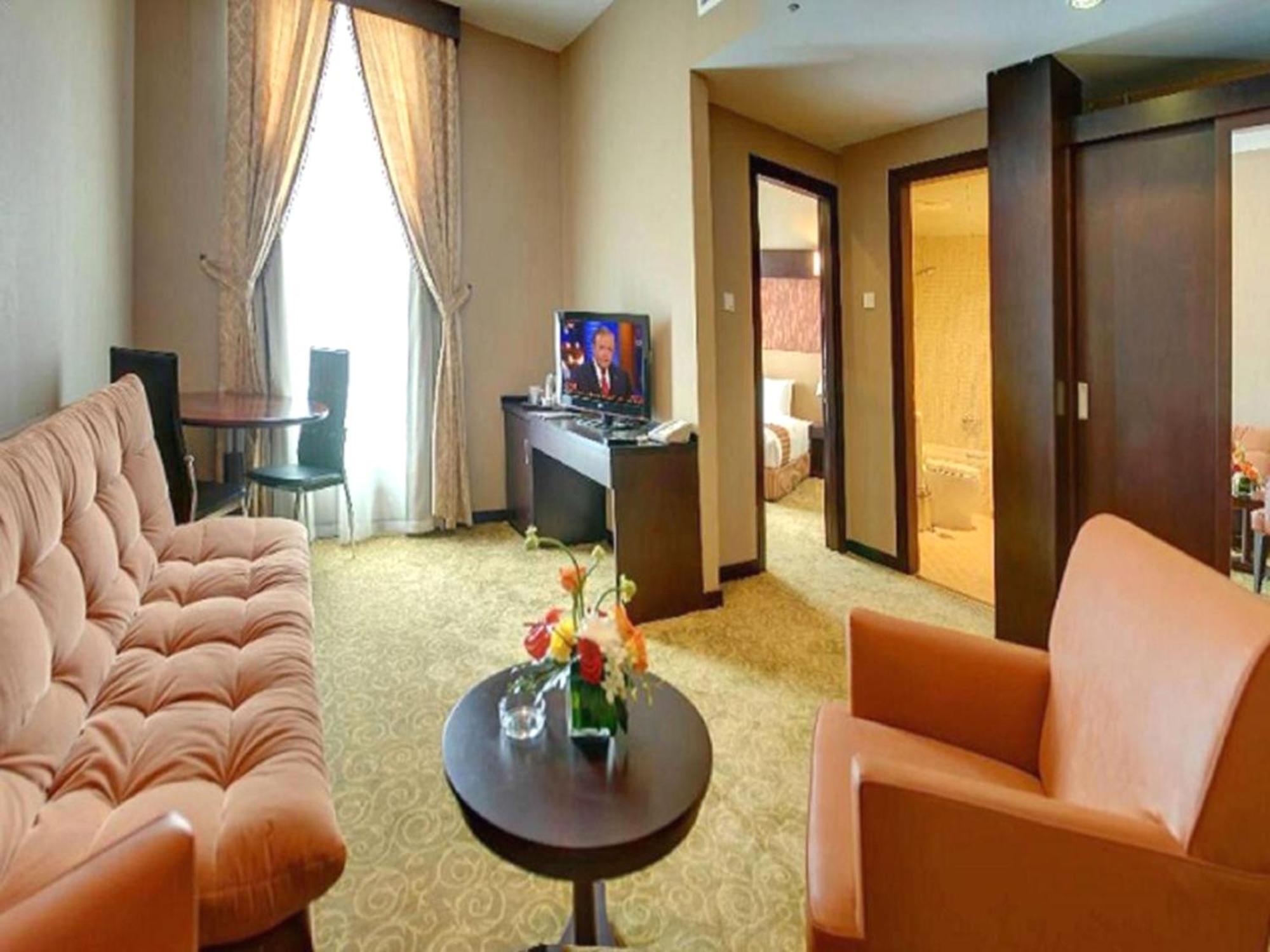 Aryana Hotel Шарджа Екстериор снимка